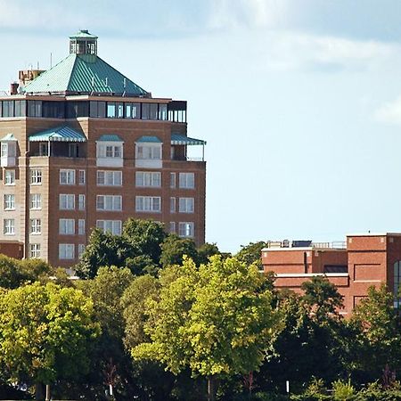 Park Place Hotel & Conference Center Traverse City Exterior photo